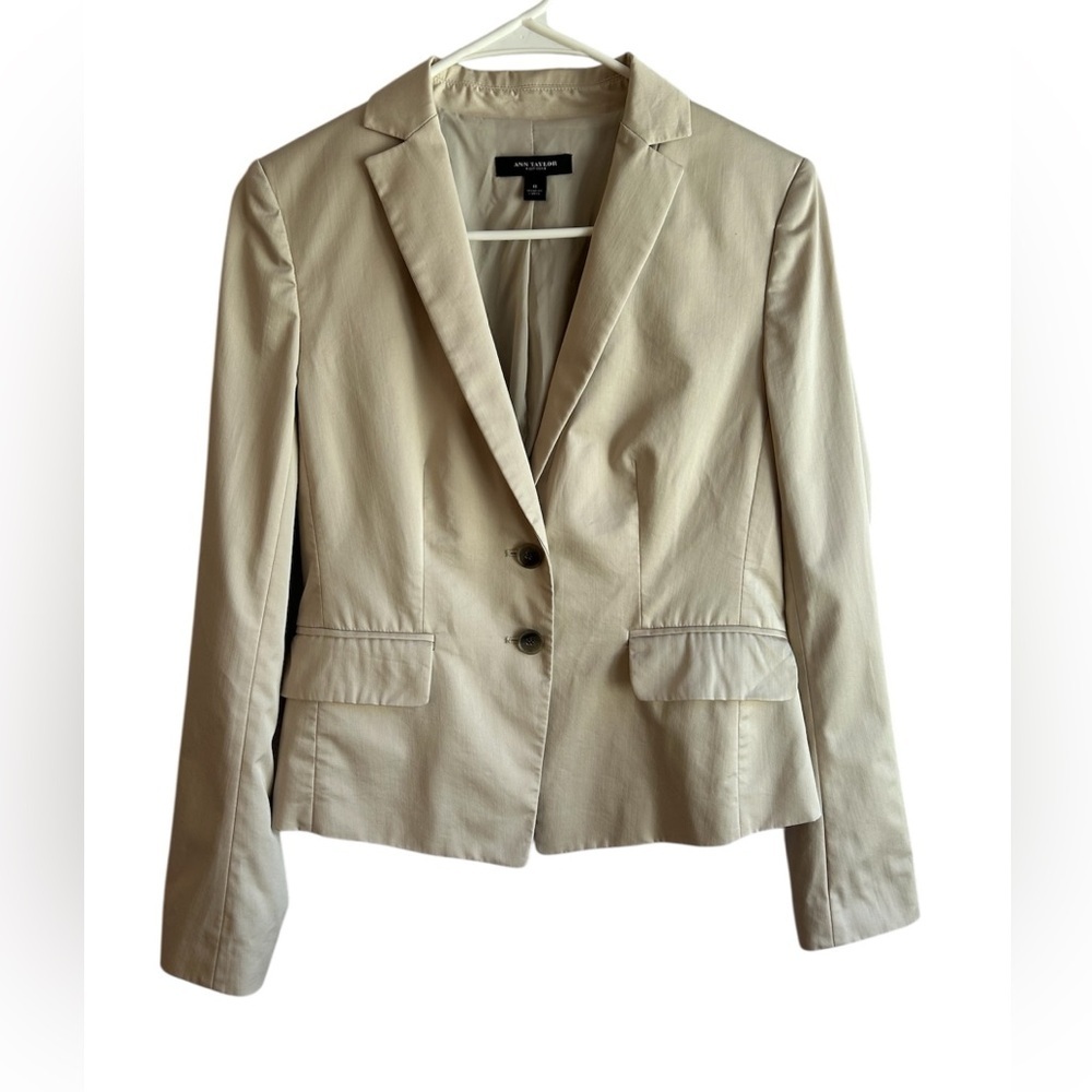 Ann Taylor Classic Tan Blazer • Used • Size: 0